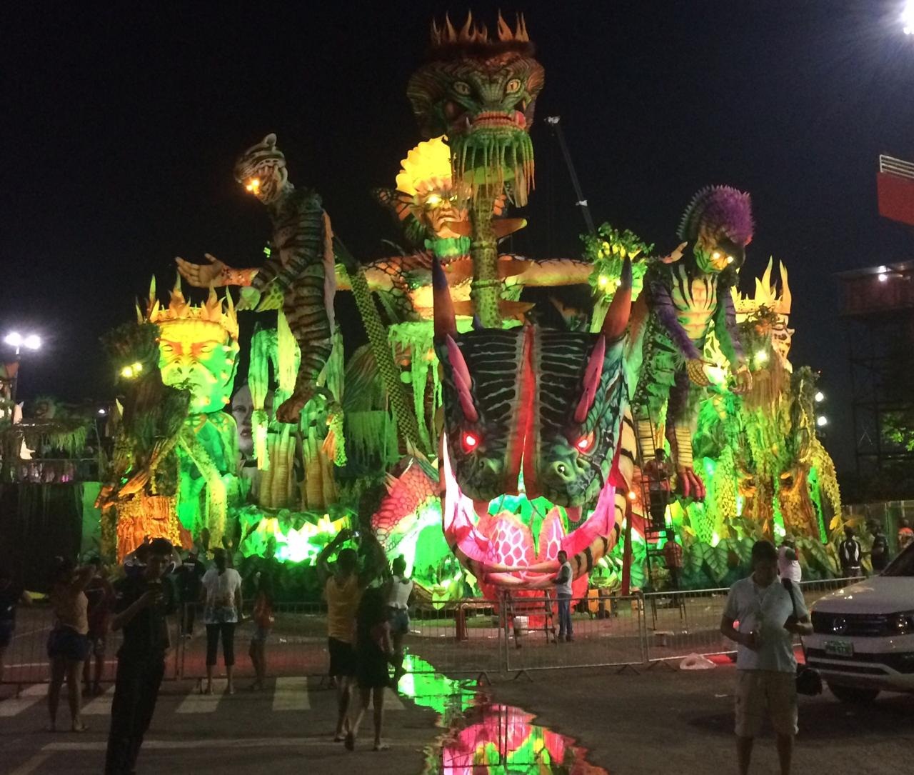 Garantido e Caprichoso abrem festival que exalta floresta, mitos, tradições e cotidiano caboclo Garantido e Caprichoso abrem festival que exalta floresta, mitos, tradições e cotidiano caboclo