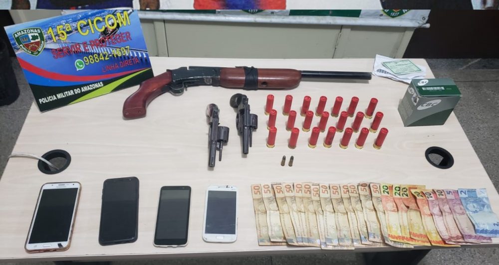 Trio é preso com armas na invasão do Cemitério dos Índios Trio é preso com armas na invasão do Cemitério dos Índios