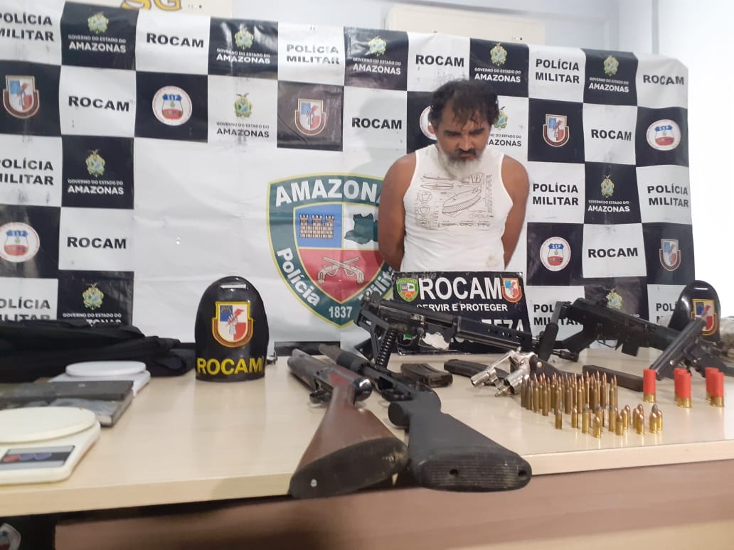 Acusado de homicídios, 'Coroa' é preso com arsenal, de granadas a fuzil Acusado de homicídios, 'Coroa' é preso com arsenal, de granadas a fuzil