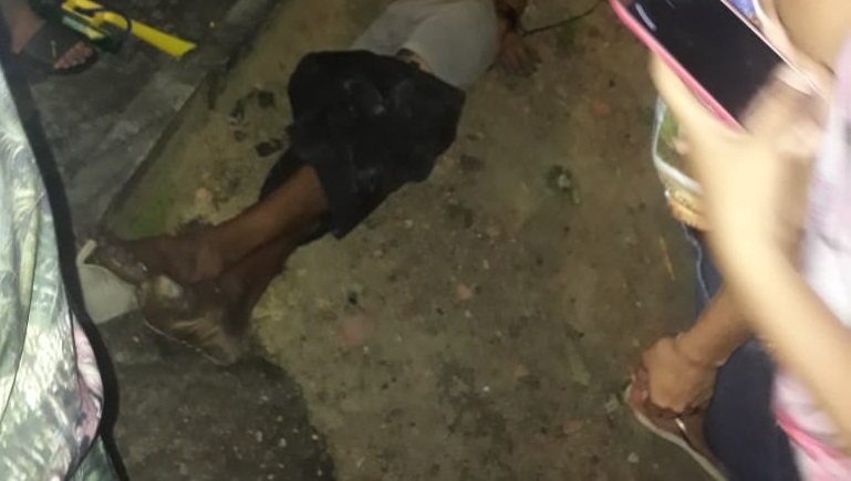 Amorda&ccedil;ado e de m&atilde;os amarradas, corpo &eacute; jogado no Alfredo Nascimento