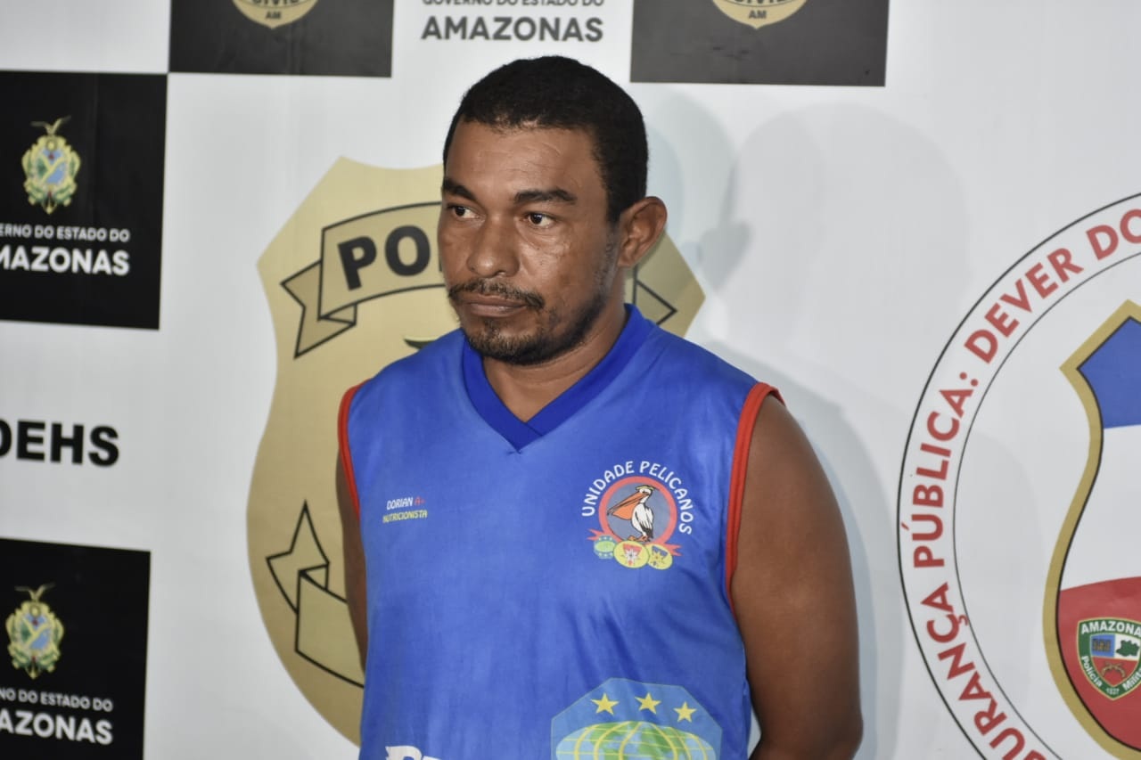 Procurado por duplo homicídio é preso; mulher ferida por ele pode perder braços Procurado por duplo homicídio é preso; mulher ferida por ele pode perder braços