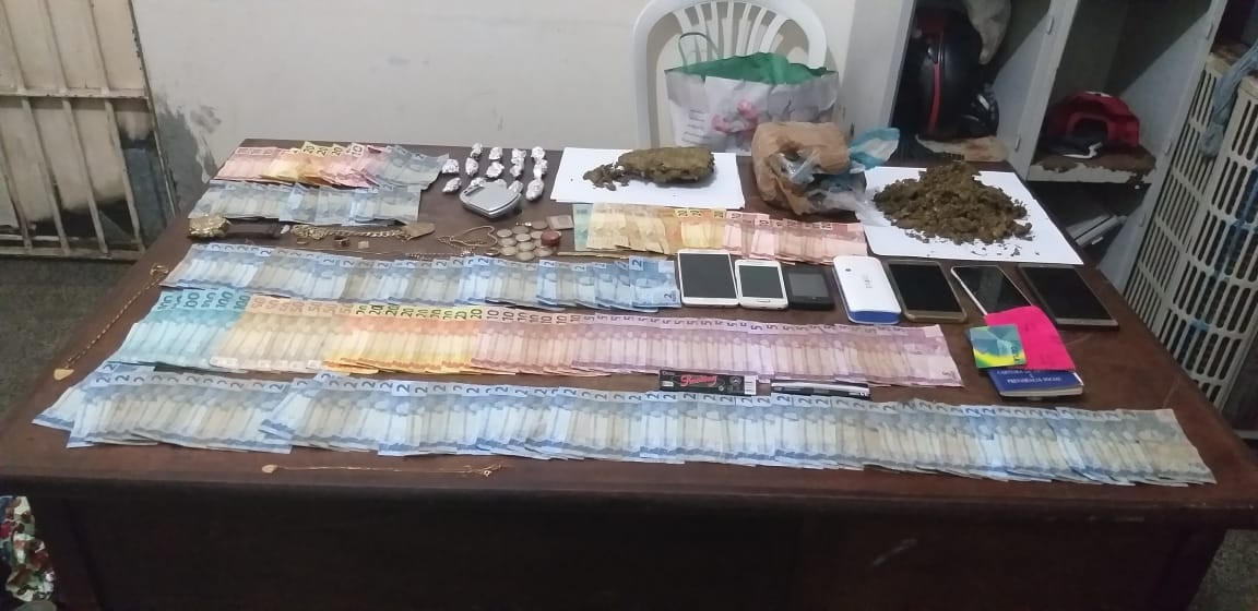 Grupo &eacute; preso com maconha skunk e dinheiro em Tef&eacute;