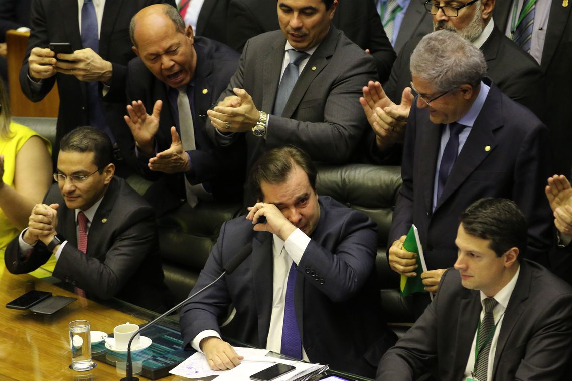 C&acirc;mara aprova texto-base da reforma da Previd&ecirc;ncia por 379 votos