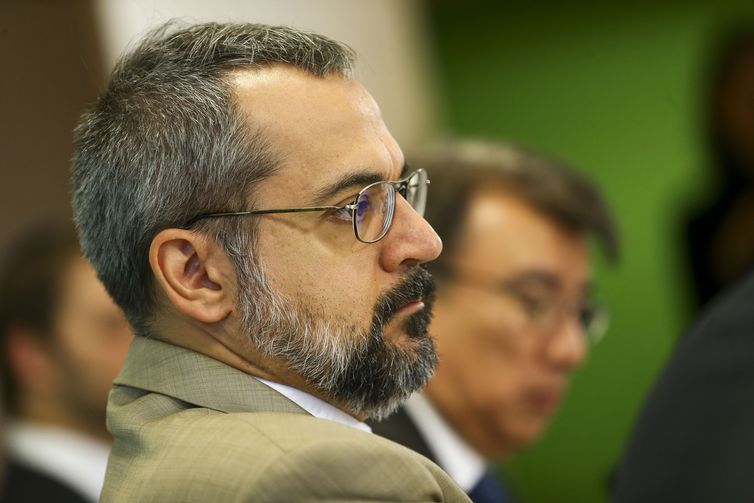 MEC pretende implantar no país 108 escolas cívico-militares até 2023 MEC pretende implantar no país 108 escolas cívico-militares até 2023