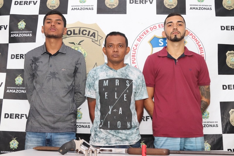 Derfv recupera carros e desarticula quadrilha que comandava tráfico no Coroado Derfv recupera carros e desarticula quadrilha que comandava tráfico no Coroado