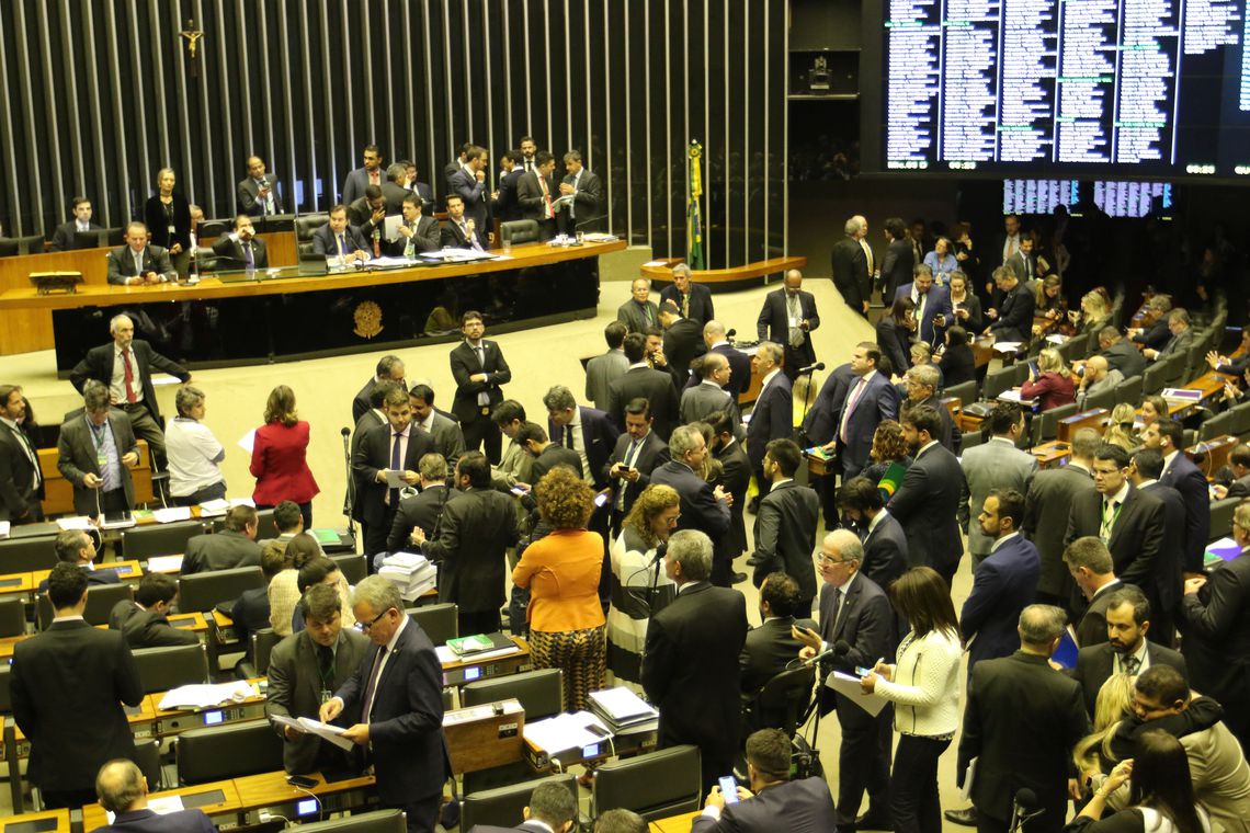 Regras especiais de aposentadoria de policiais da União são aprovadas na Câmara Regras especiais de aposentadoria de policiais da União são aprovadas na Câmara