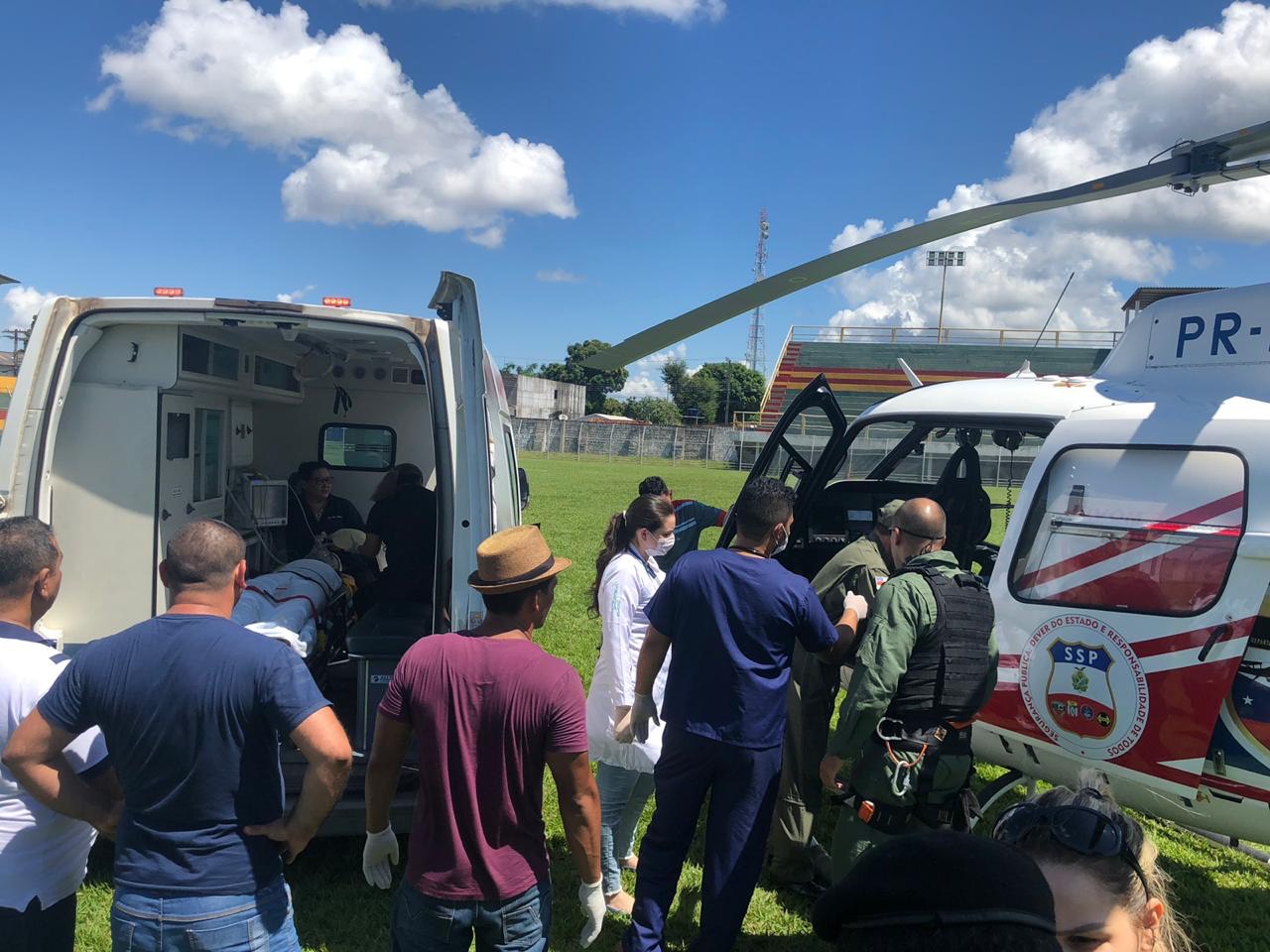 Vítima de acidente de trânsito em Itacoatiara é resgatada de helicóptero para Manaus Vítima de acidente de trânsito em Itacoatiara é resgatada de helicóptero para Manaus