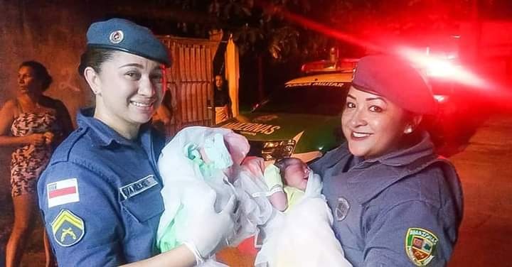 PMs ajudam mulher em trabalho de parto e nascimento de g&ecirc;meos