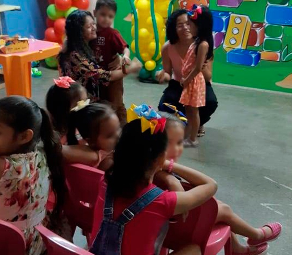 Crianças vítimas do incêndio do Educandos recebem apoio psicológico Crianças vítimas do incêndio do Educandos recebem apoio psicológico