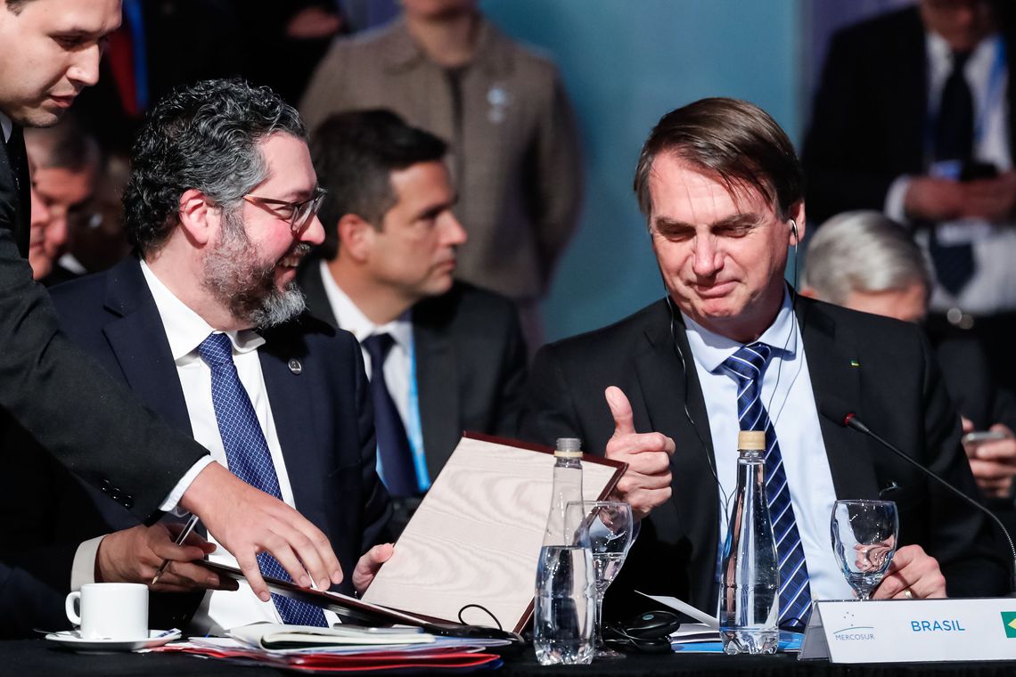 Governo quer reduzir alíquota do IR para máximo de 25%, diz Bolsonaro Governo quer reduzir alíquota do IR para máximo de 25%, diz Bolsonaro
