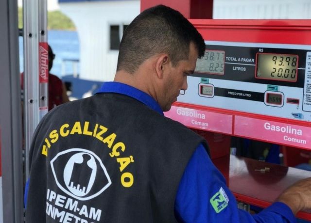 MP encontra irregularidades em 'pontões' na orla de Manaus MP encontra irregularidades em 'pontões' na orla de Manaus