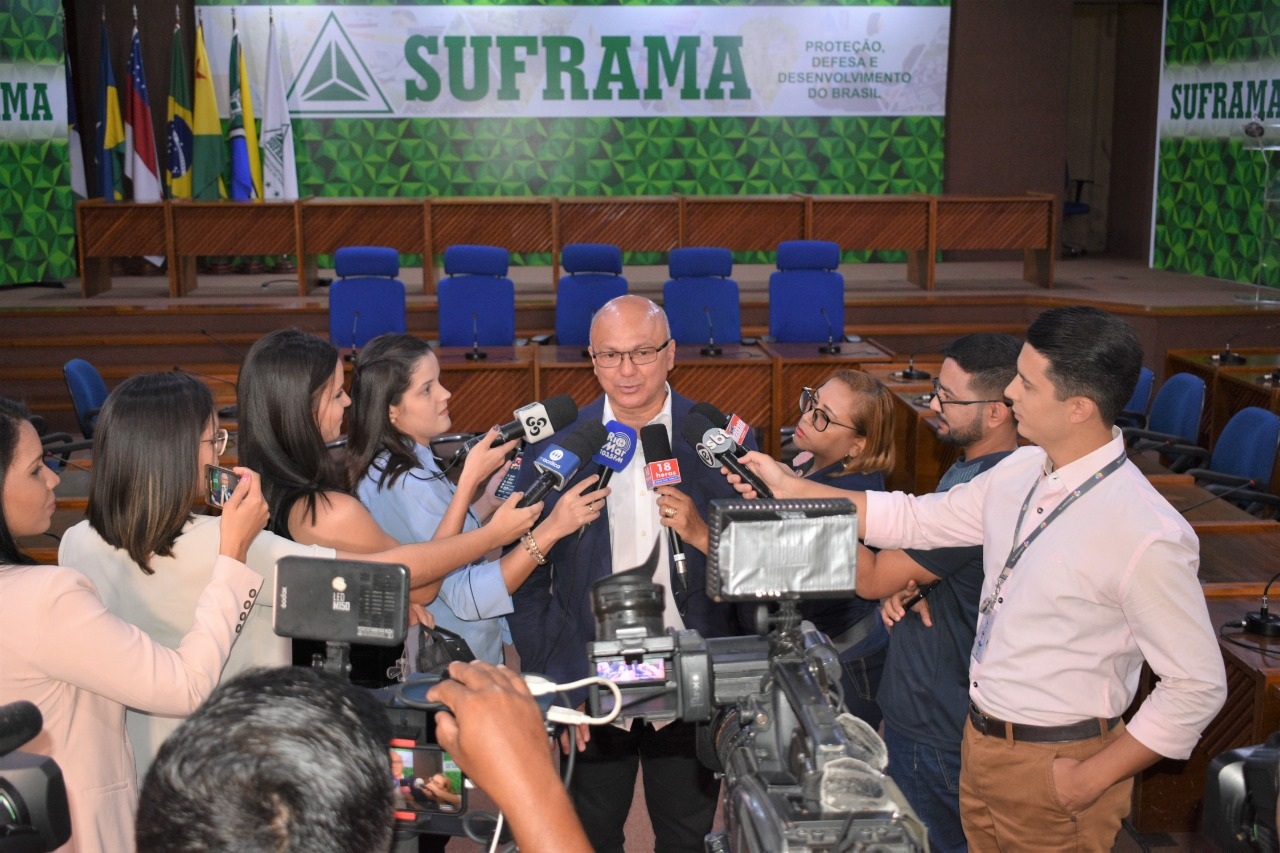 Jair Bolsonaro e ministro Paulo Guedes confirmados em reunião histórica do CAS Jair Bolsonaro e ministro Paulo Guedes confirmados em reunião histórica do CAS