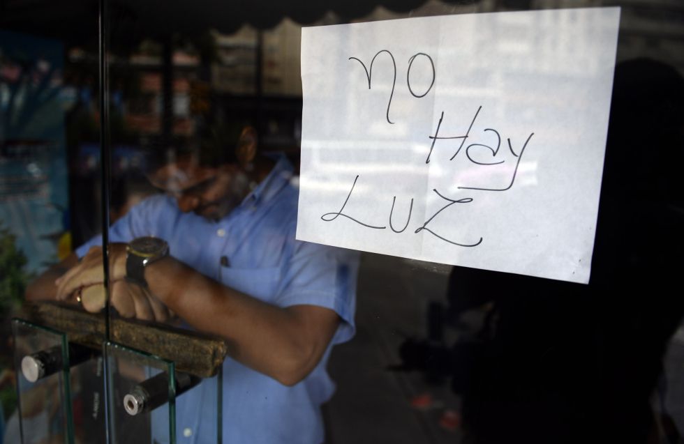 Energia come&ccedil;a a ser restabelecida na Venezuela; internet caiu 94%