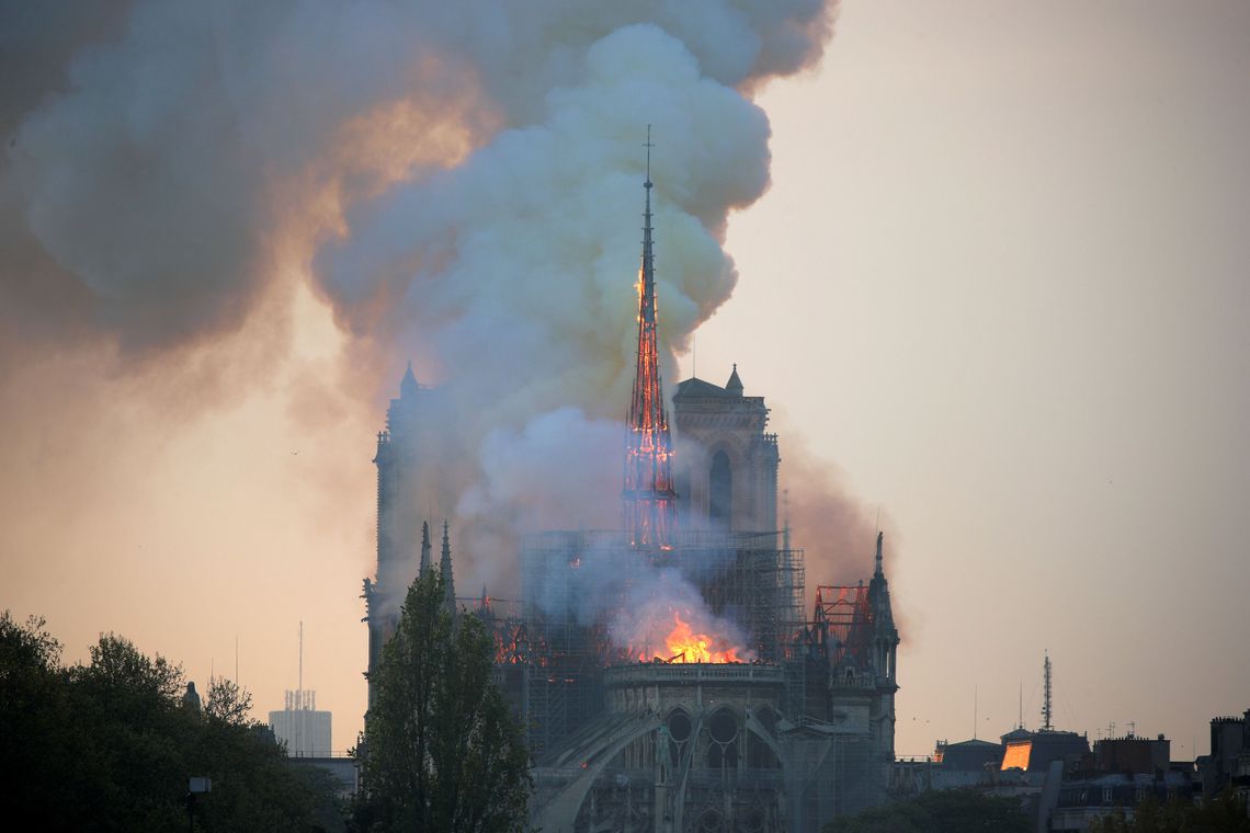 Fran&ccedil;a aprova lei para reconstruir Catedral de Notre-Dame
