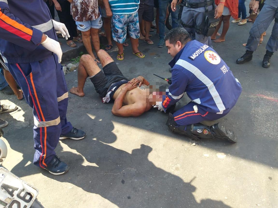 Homem leva surra após tentar roubar celular de adolescente no São José Homem leva surra após tentar roubar celular de adolescente no São José