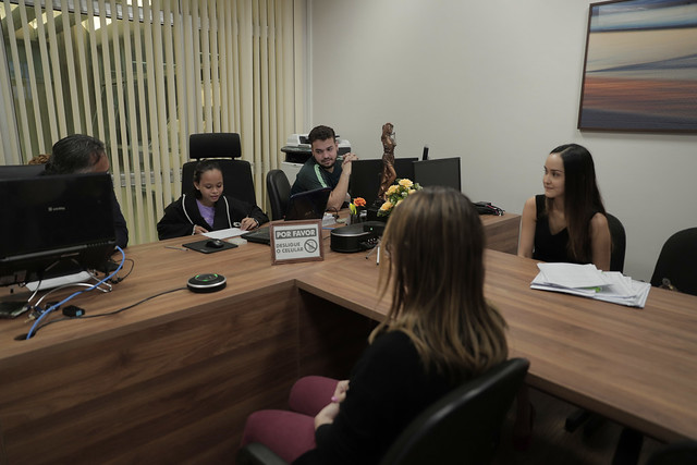 Menina que sonha em ser juíza visita vara especializada Menina que sonha em ser juíza visita vara especializada