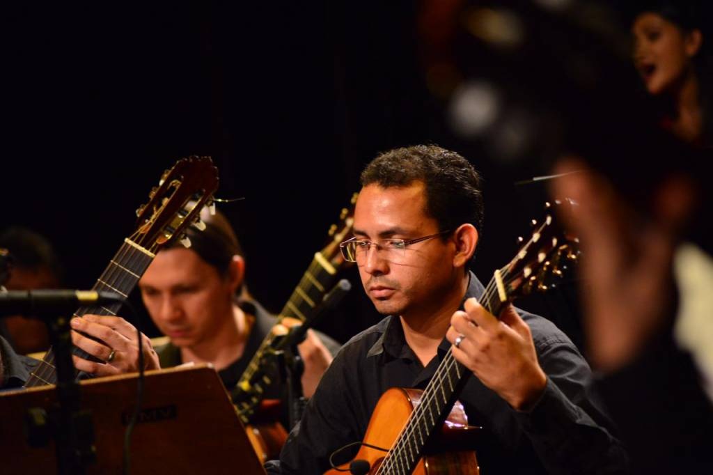Orquestra de Violões apresenta 'Mistura Brasileira' no Teatro Amazonas neste sábado Orquestra de Violões apresenta 'Mistura Brasileira' no Teatro Amazonas neste sábado