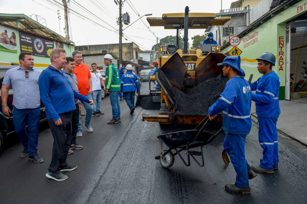 Prefeito vistoria ações do ‘Requalifica’ e vias contempladas recebem nova sinalização Prefeito vistoria ações do ‘Requalifica’ e vias contempladas recebem nova sinalização