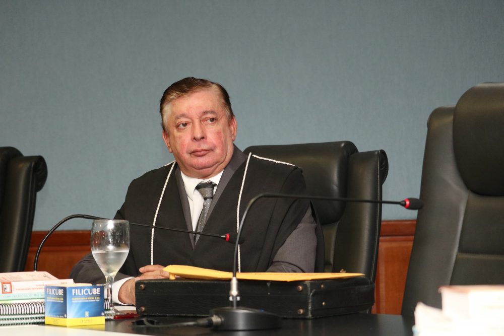 Tribunal de Contas garante pagamentos de bolsas a professores da UEA Tribunal de Contas garante pagamentos de bolsas a professores da UEA
