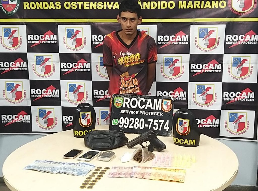 Dupla troca tiros com a polícia no Mauazinho, um morre e outro vai preso Dupla troca tiros com a polícia no Mauazinho, um morre e outro vai preso