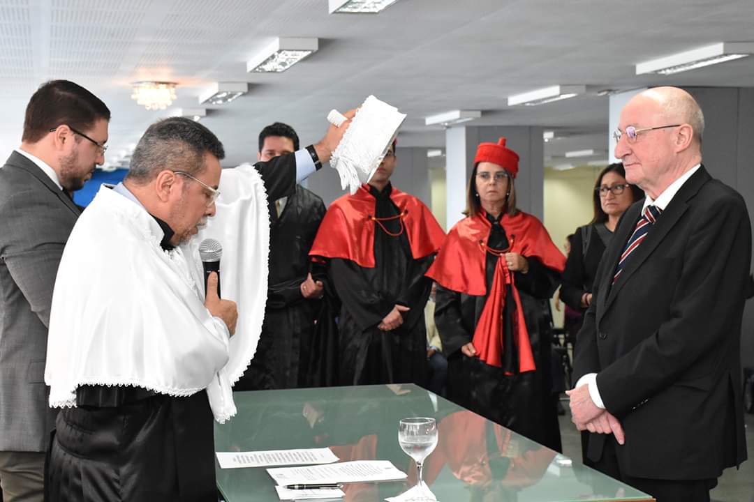 PhD Robert Alexy recebe da UEA o título 'Doutor Honoris Causa' PhD Robert Alexy recebe da UEA o título 'Doutor Honoris Causa'