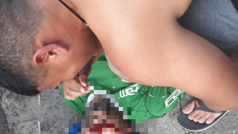 Motociclista é arremessado contra árvore e morre na hora no Zumbi Motociclista é arremessado contra árvore e morre na hora no Zumbi