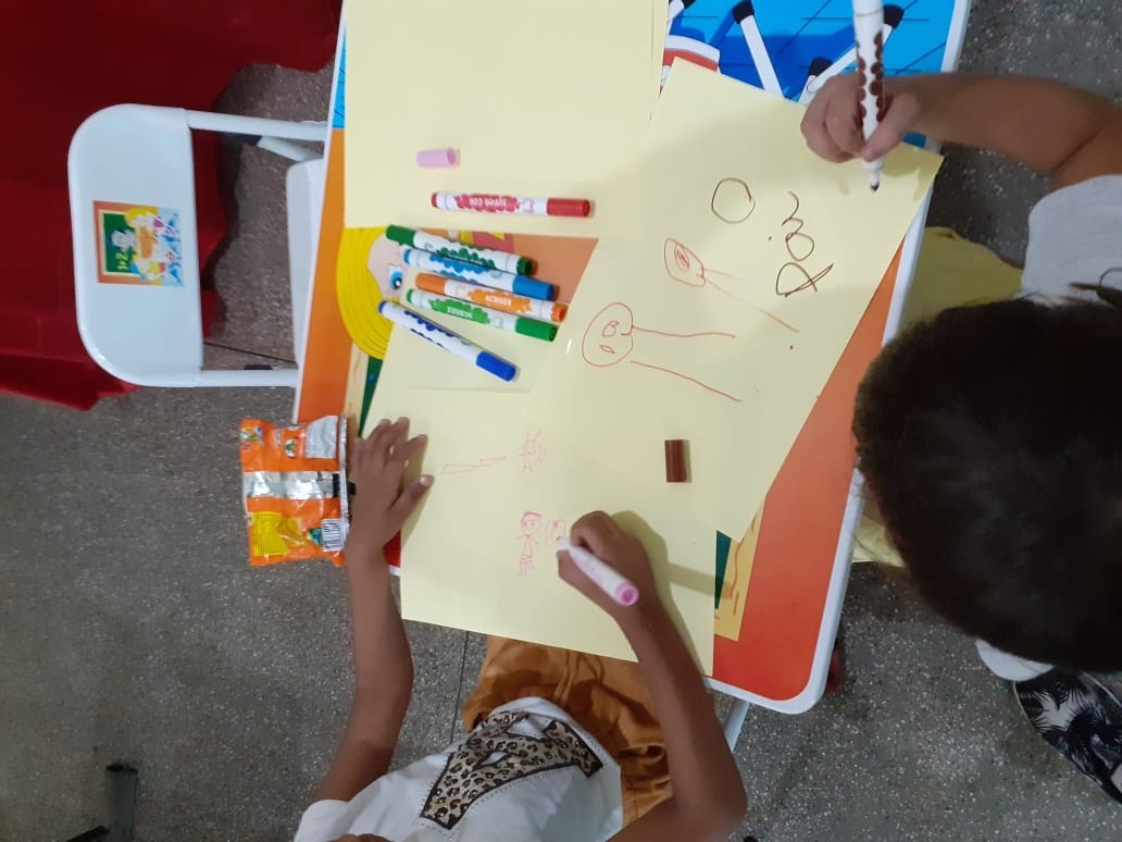 Presidi&aacute;rios comemoram Dia dos Pais com filhos, nas cadeias