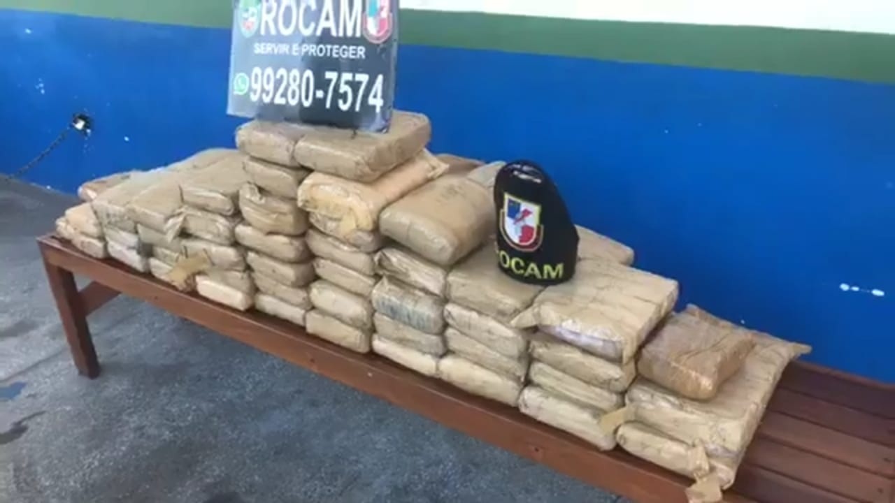 100kg de droga são apreendidos pela Rocam em casa abandonada 100kg de droga são apreendidos pela Rocam em casa abandonada