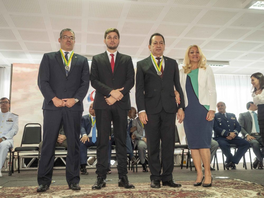 Escola do TRT11 entrega Medalha de Honra a 27 autoridades do AM