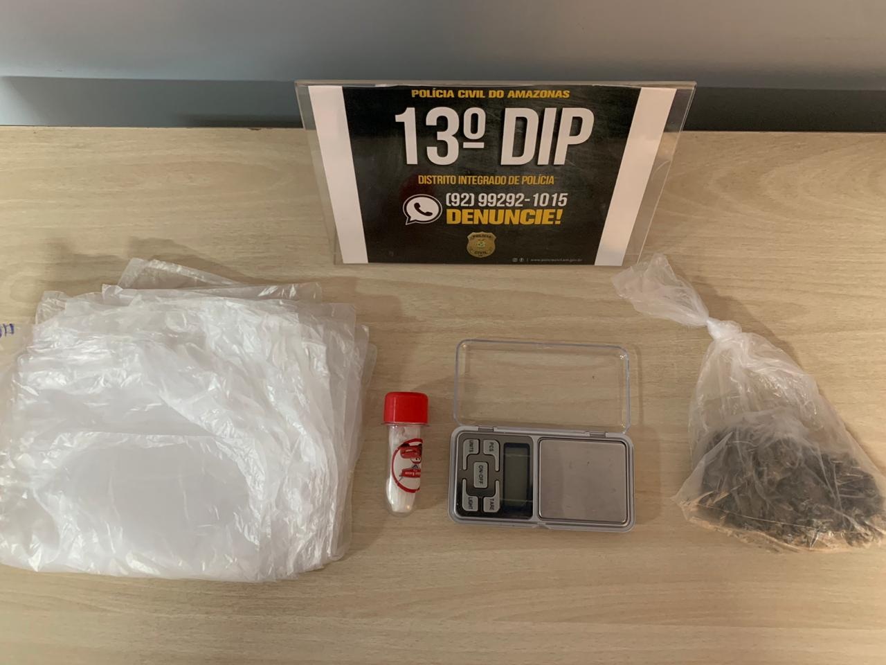 CIDADE DE DEUS Preso com cocaína, maconha e balança de precisão CIDADE DE DEUS Preso com cocaína, maconha e balança de precisão