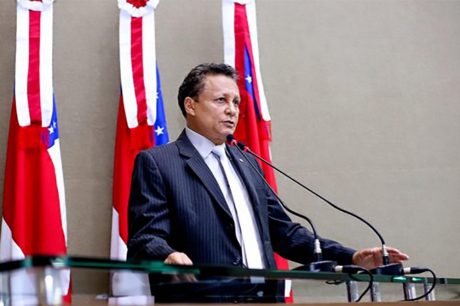 Adjuto Afonso é eleito presidente da Aleam em sessão extraordinária