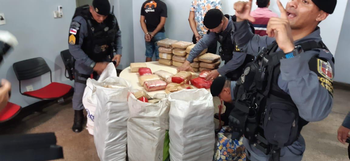 Peruano e dois brasileiros são presos com 160kg de maconha pela Força Tática Peruano e dois brasileiros são presos com 160kg de maconha pela Força Tática