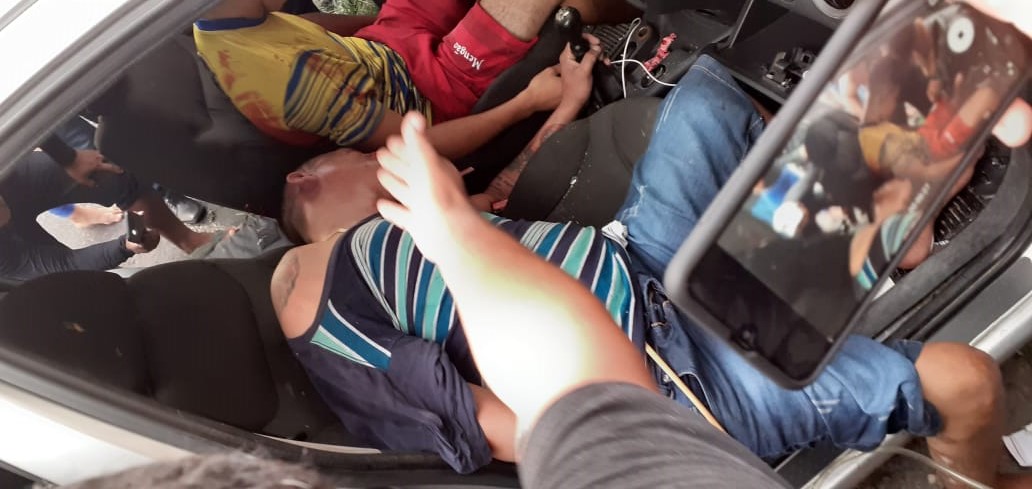 Homem morre e outros dois ficam feridos durante perseguição no Cidade de Deus Homem morre e outros dois ficam feridos durante perseguição no Cidade de Deus