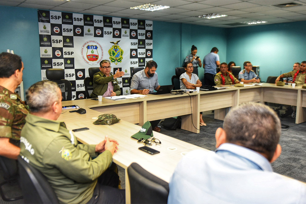 Gabinete de crise para combater às queimadas Gabinete de crise para combater às queimadas