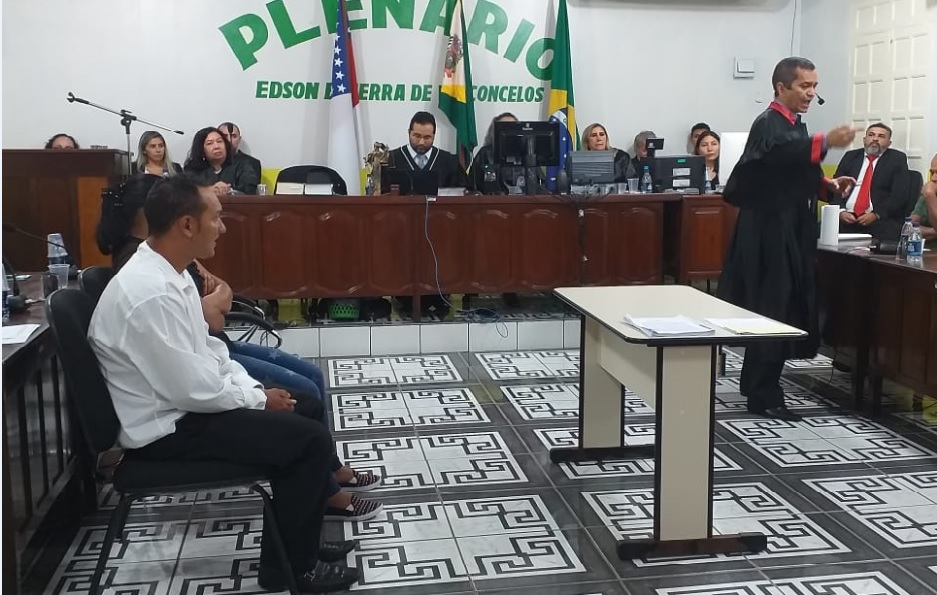 Júri condena família a mais de 30 anos por matar vizinha durante festa Júri condena família a mais de 30 anos por matar vizinha durante festa