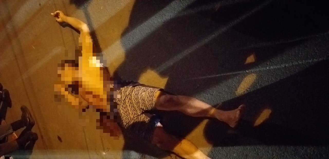 Homem baleado tenta salvar irmão, mas acaba morto no Jorge Teixeira Homem baleado tenta salvar irmão, mas acaba morto no Jorge Teixeira