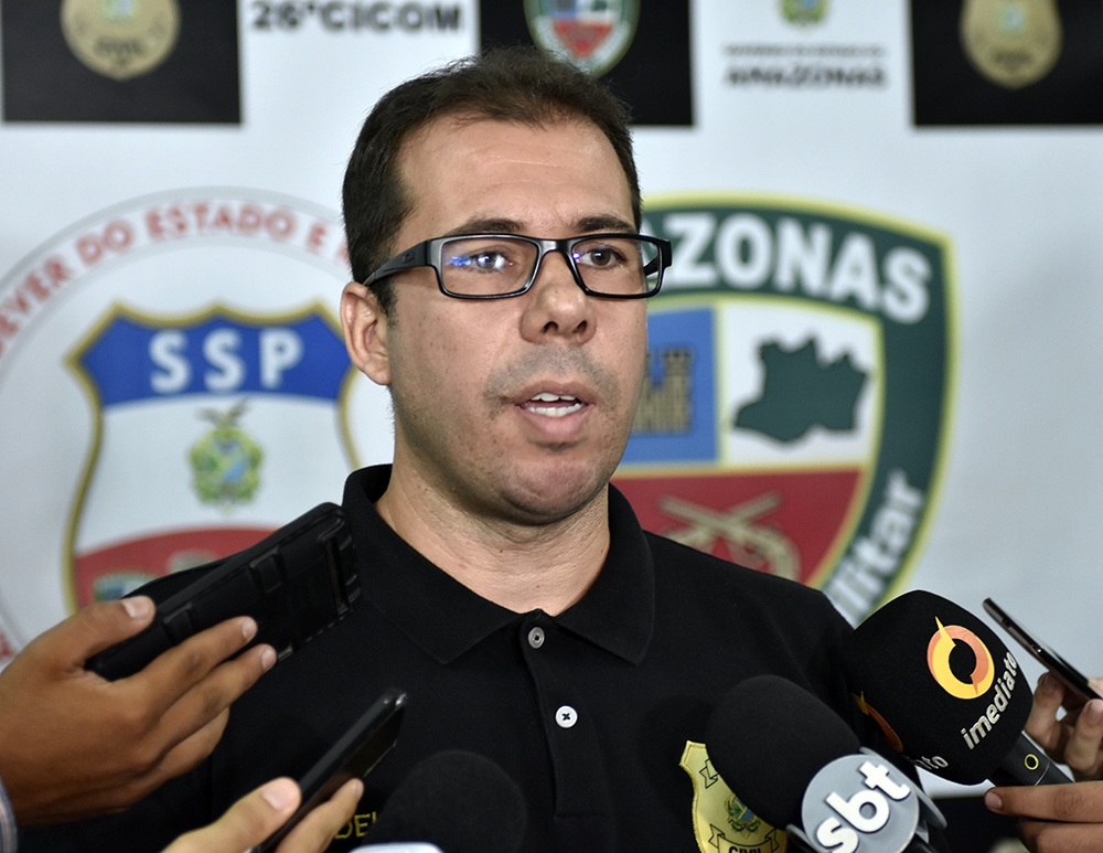 Mulher que pediu para cozinhar e matou v&iacute;tima para roubar &eacute; presa por latroc&iacute;nio