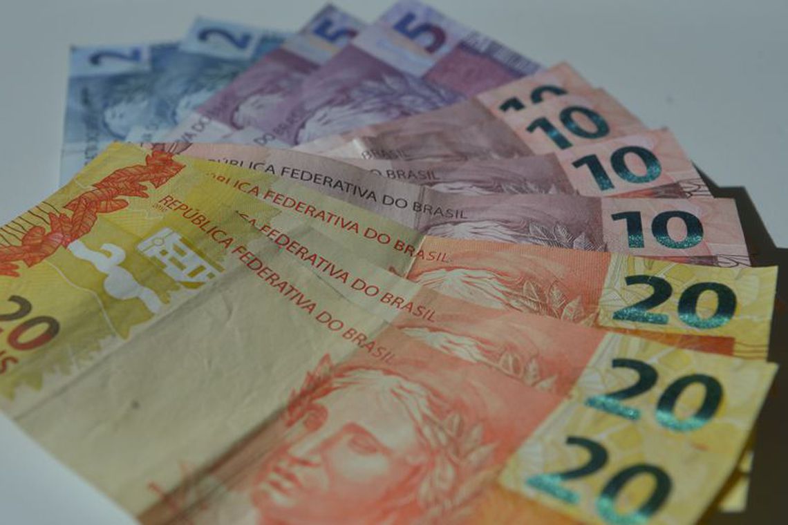 Governo propõe salário mínimo de R$ 1.039 em 2020 Governo propõe salário mínimo de R$ 1.039 em 2020