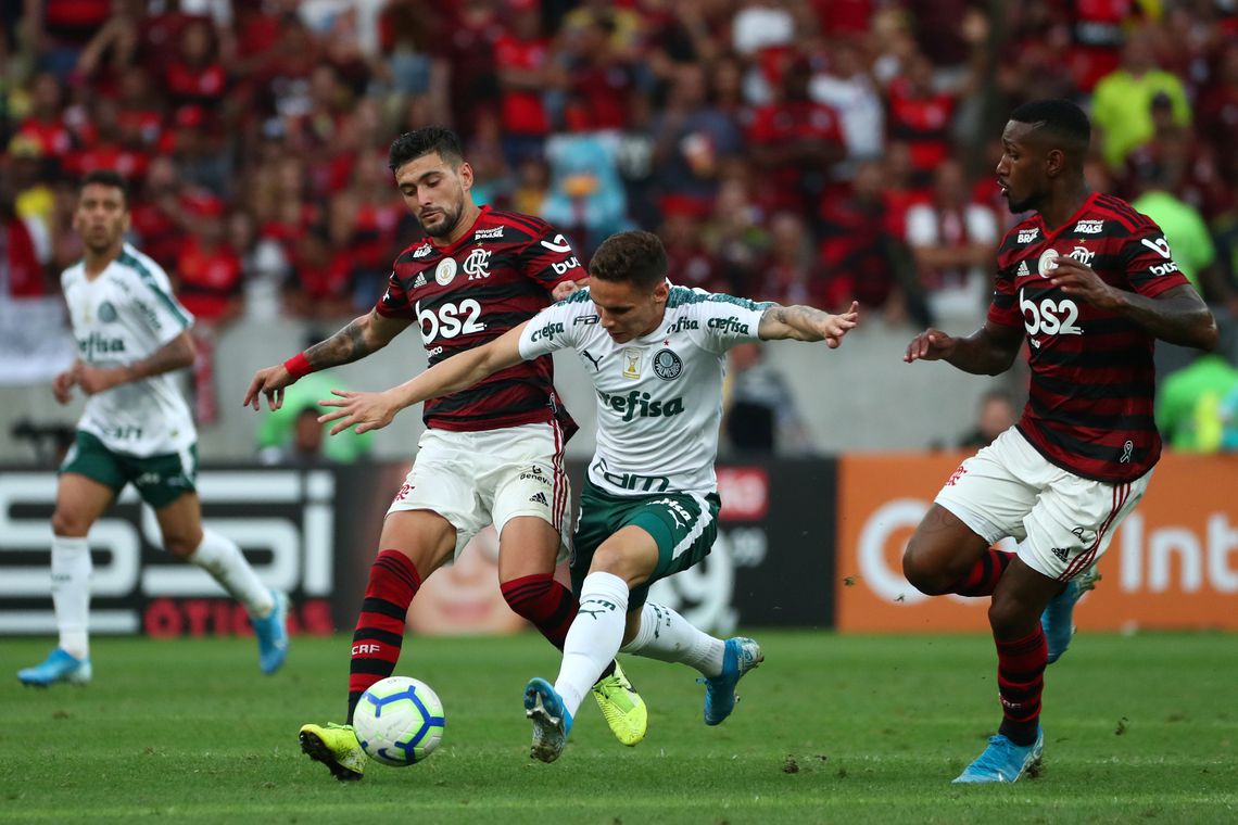 Flamengo &eacute; l&iacute;der e Palmeiras vive crise no Brasileir&atilde;o
