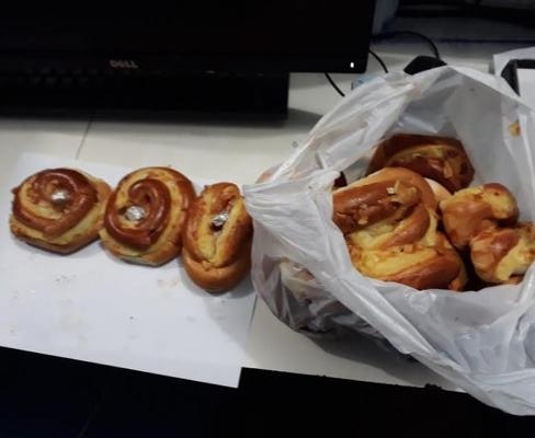 PÃO DOCE Homem é preso ao tentar entrar com pães recheados de droga em delegacia PÃO DOCE Homem é preso ao tentar entrar com pães recheados de droga em delegacia