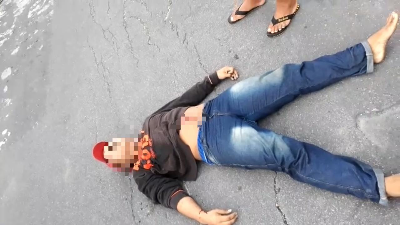 'Justiceiro' atira e mata motociclista suspeito de fazer arrastão na Cidade Nova 'Justiceiro' atira e mata motociclista suspeito de fazer arrastão na Cidade Nova
