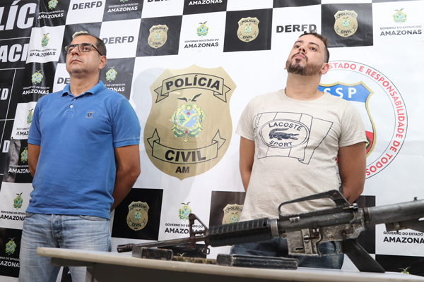 Com fuzil AR-15, trio &eacute; detido ap&oacute;s den&uacute;ncia &agrave; Derfd