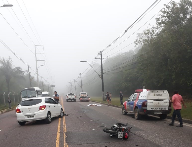 Colisão entre moto e carro deixa uma vítima fatal no Tarumã Colisão entre moto e carro deixa uma vítima fatal no Tarumã