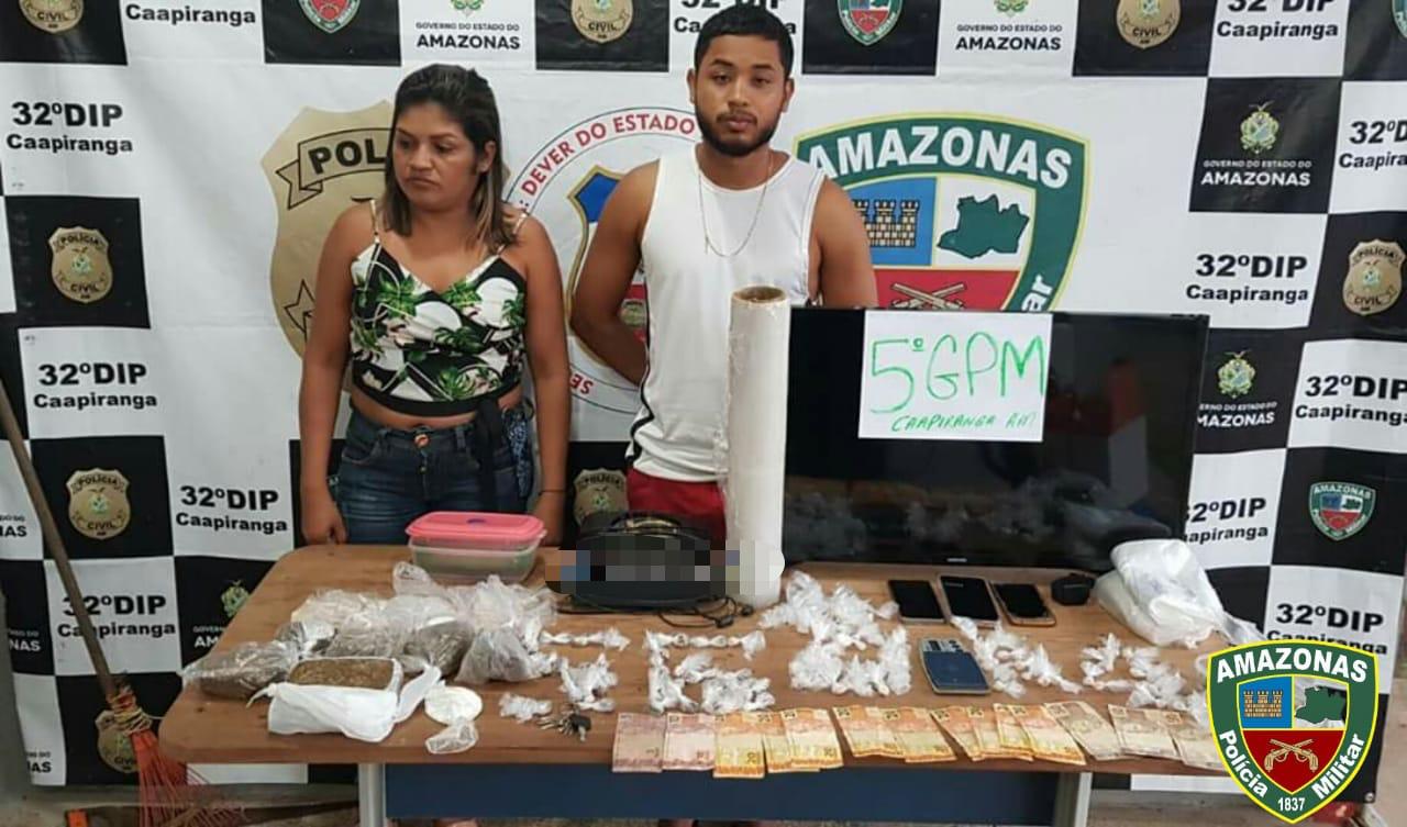 Casal é preso com mais de 1kg de droga em Caapiranga Casal é preso com mais de 1kg de droga em Caapiranga