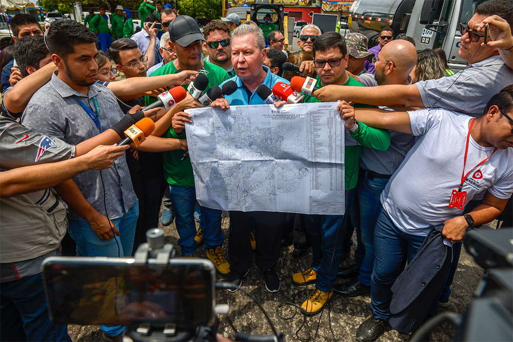 Prefeito lança programa Requalifica 3 Prefeito lança programa Requalifica 3