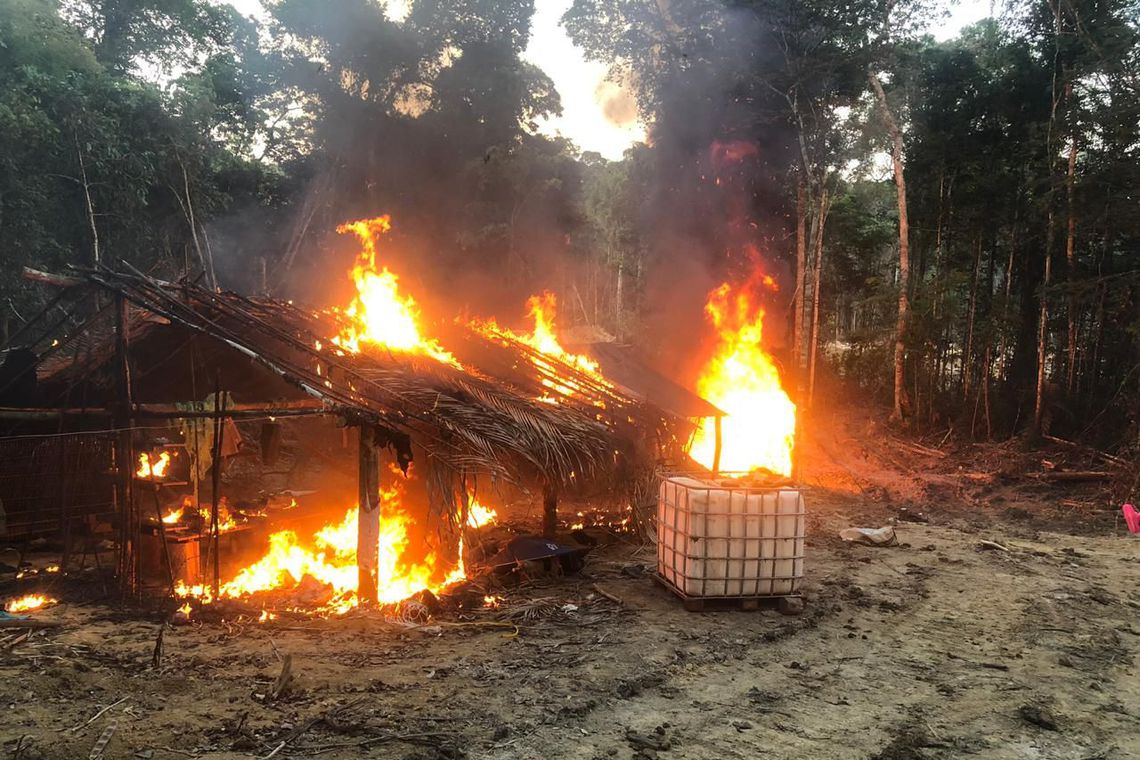 Exército prende garimpeiros em unidades de conservação do Amazonas Exército prende garimpeiros em unidades de conservação do Amazonas