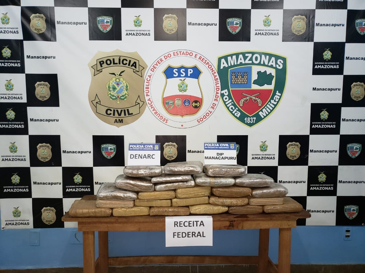 CÃO ODIN 24 tabletes de maconha são apreendidos em ação da PC e Receita Federal CÃO ODIN 24 tabletes de maconha são apreendidos em ação da PC e Receita Federal