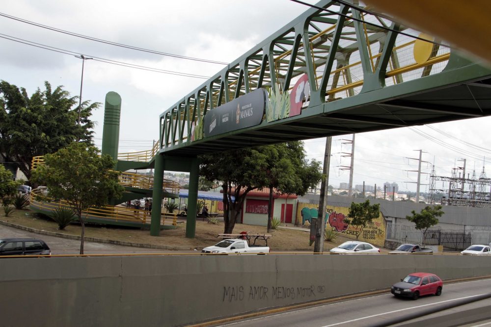 Prefeitura inicia revitalização de passarelas e praça em parceria com iniciativa privada Prefeitura inicia revitalização de passarelas e praça em parceria com iniciativa privada