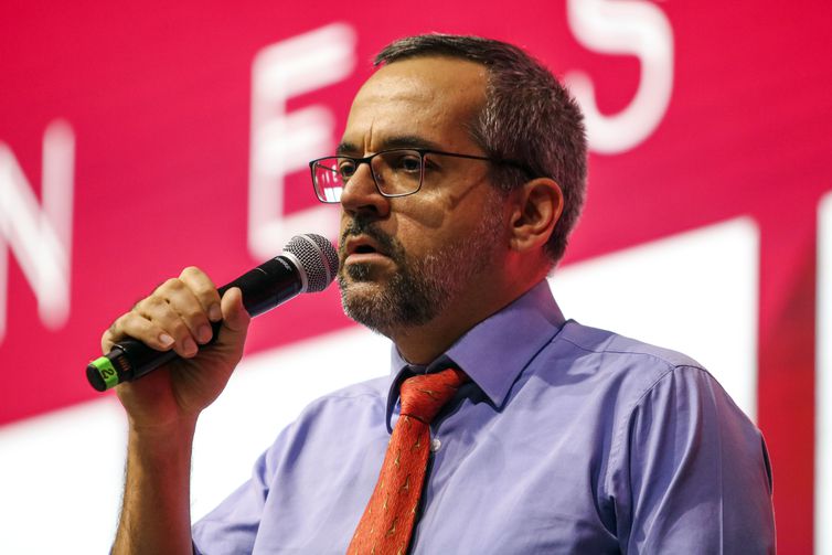 R$ 2 BILHÕES MEC destina maior parte de verba desbloqueada para universidades R$ 2 BILHÕES MEC destina maior parte de verba desbloqueada para universidades