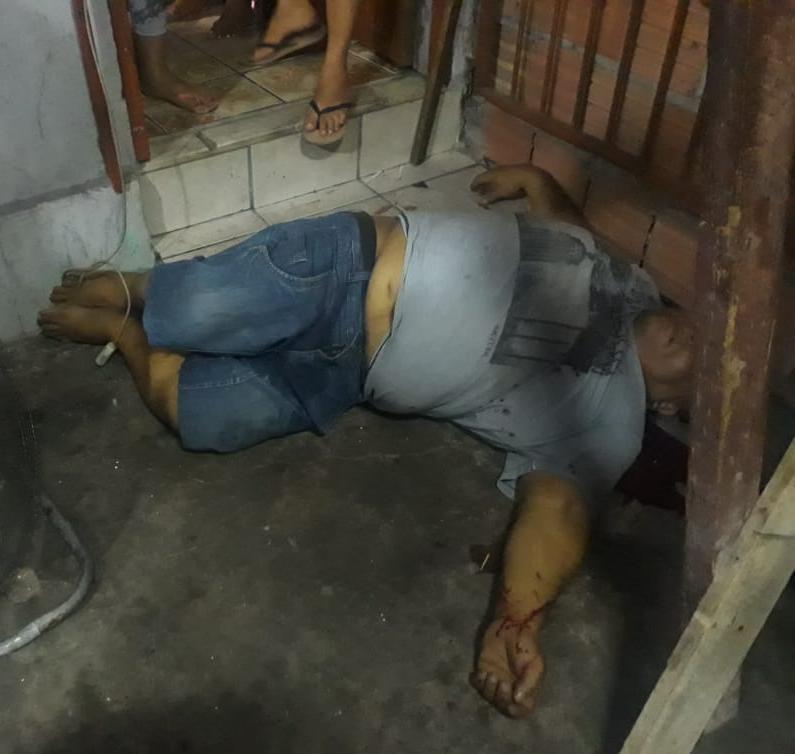 Vendedor de DVDs é morto a tiros após tentar fugir em Petrópolis Vendedor de DVDs é morto a tiros após tentar fugir em Petrópolis